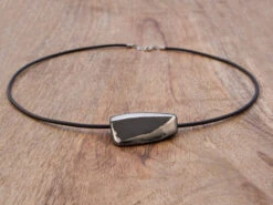 Halsschmuck Shinobu -Qualitätsladen Für Geschirr halsschmuck shinobu 1